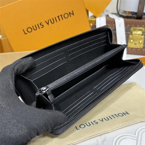 2026122105447825 310